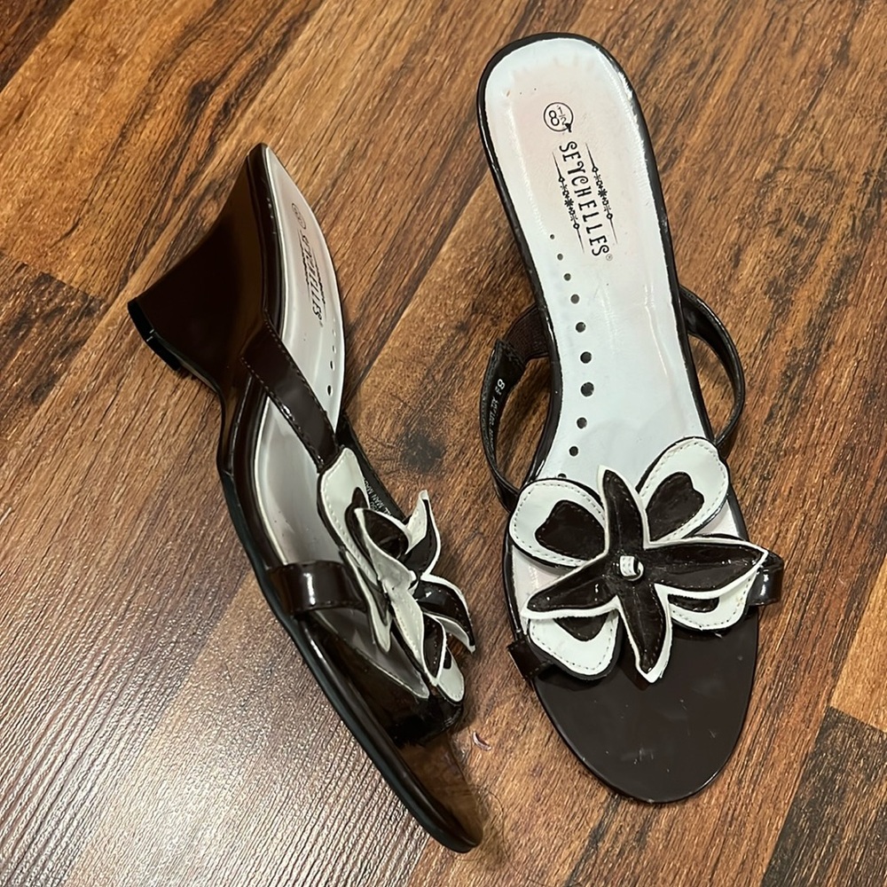Vintage summer flower seychelles wedge sandals in brown size 8.5